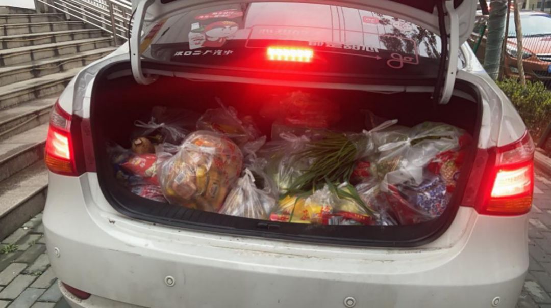 担当作为汇聚力量抗击疫情,爱心企业有担当捐赠物资助防控