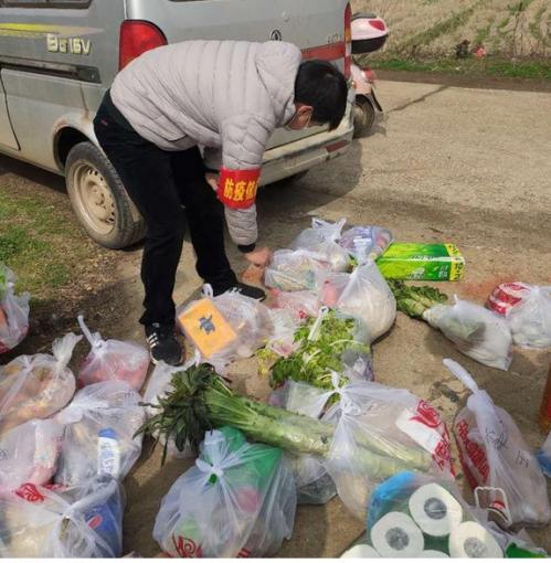 北京公务员返程受阻湖北京山就地抗疫客串代购员