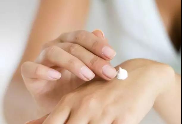 儿童开水烫伤急救处理,被开水烫伤怎么办最快最有效