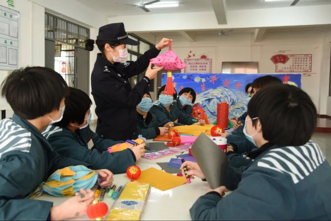 战疫里的力量,战疫前线他们用身躯筑牢防控防线