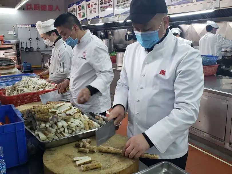 抗疫先进个人获表彰大会完整视频,抗疫先进团队获奖感言