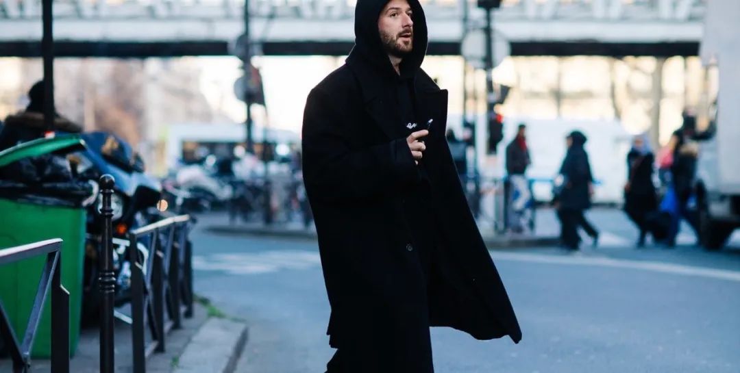 穿了两只不同鞋子发朋友圈,发现时髦的女人都在穿这3双鞋