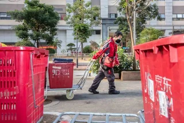 快递已入库快来取件,快递来取件了