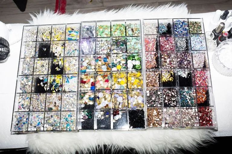 cardib亚裔美甲师,cardib的美甲师