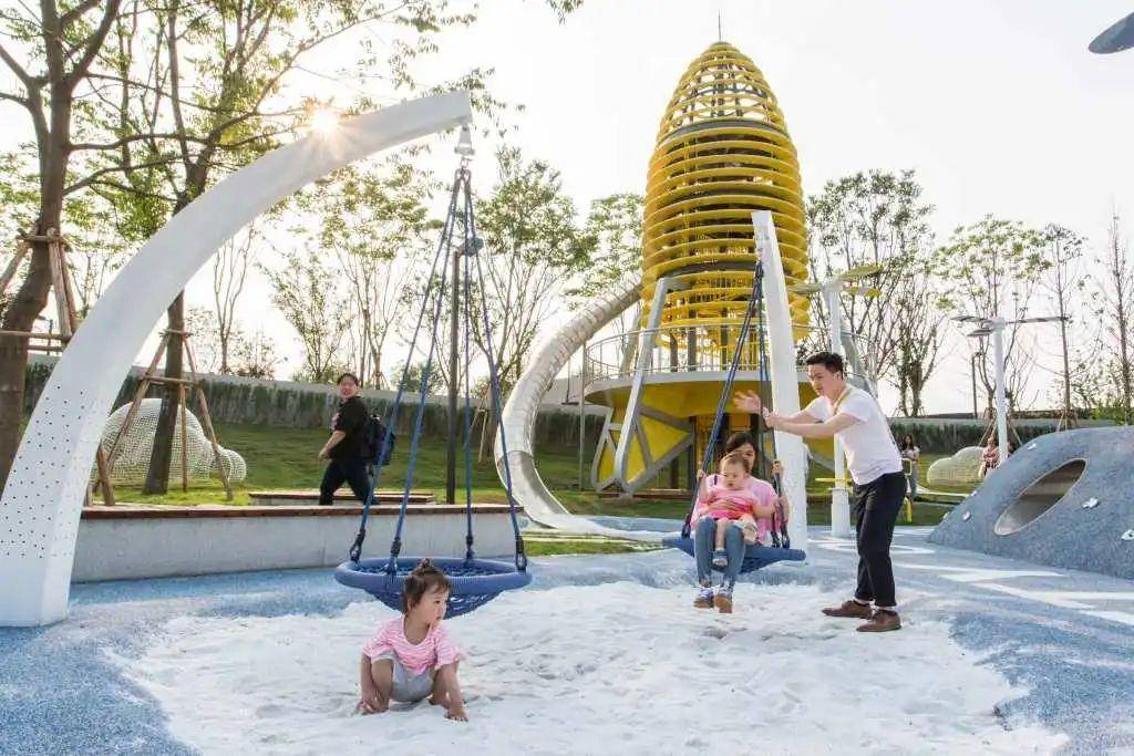 孩童的游乐场是我们回不去的童年,童年中的游乐园