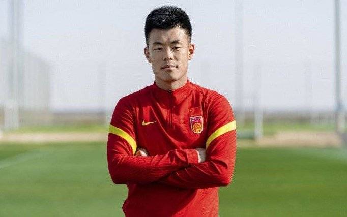 最新国足定妆照出炉，蒿俊闵领衔的鲁能三将帅气上镜