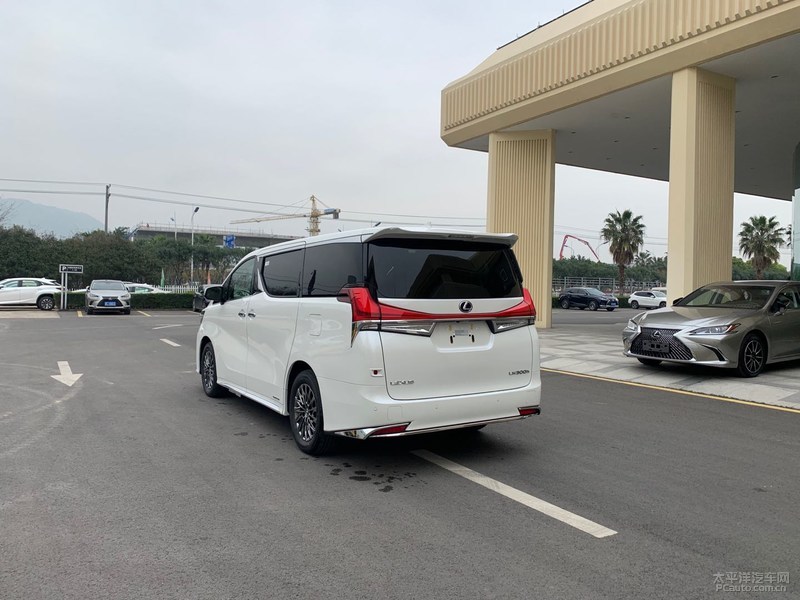 雷克萨斯LM到店售价116.6-146.6万元