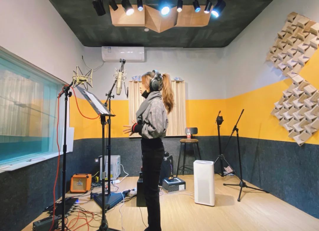 乐清女教师自编抗疫歌曲,乐清90女教师自编自唱抗疫歌火了