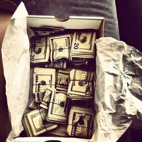 当弟弟们还在排队抢鞋的时候，*靠我**着这些千元鞋盒甩他们十年