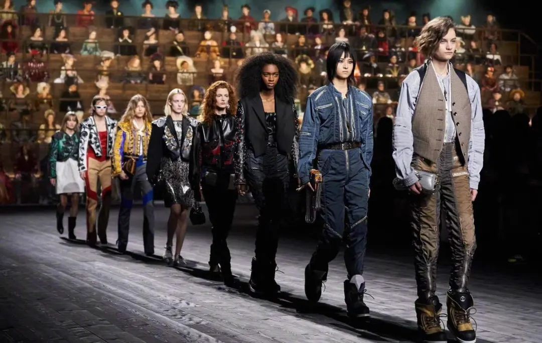 pradalv哪个好,prada跟lv