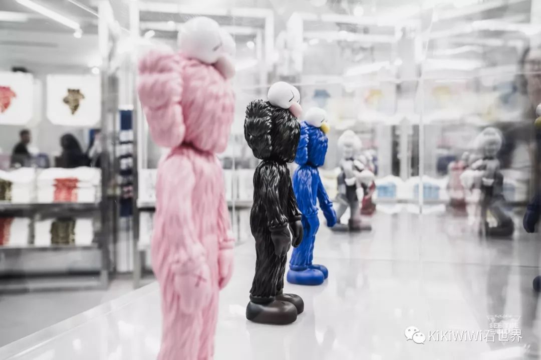 金秋澳洲行|被恶搞还求翻牌子？KAWS---一个被大牌「偏爱」的艺术家