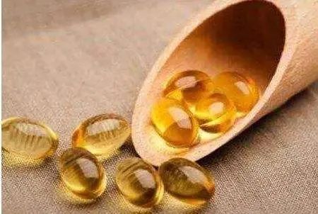 嘴唇干裂起皮等皮掉了涂唇膏,嘴唇干脱皮用什么唇部护理比较好?