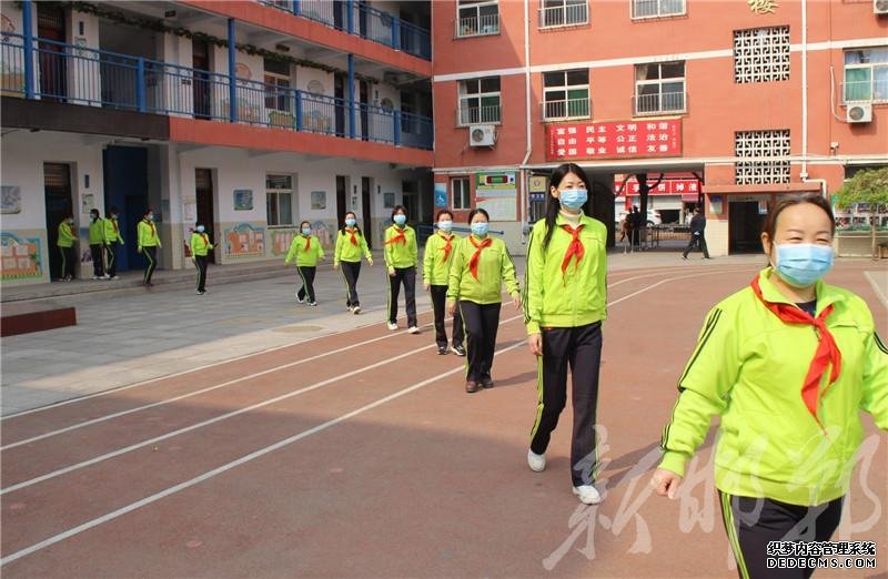 东常赦小学开展复学防控演练活动,干驿小学复学防疫演练