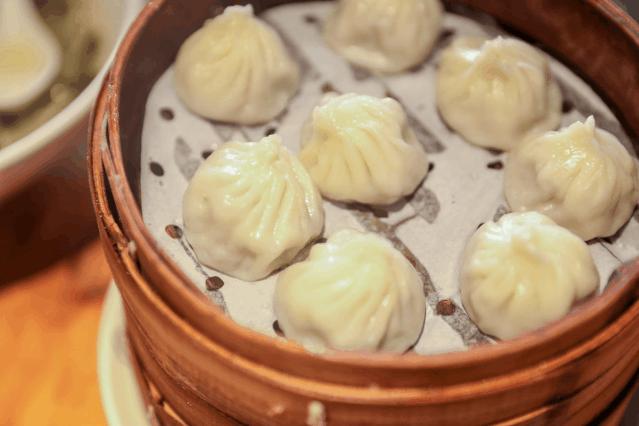 复市后的老字号餐馆们怎么样了？你们的小笼锅贴汤团馒头还好伐？