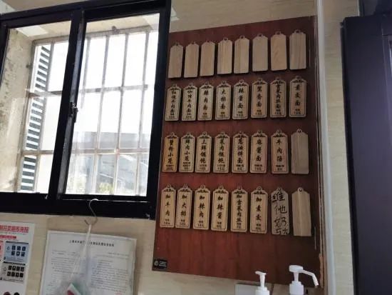 复市后的老字号餐馆们怎么样了？你们的小笼锅贴汤团馒头还好伐？