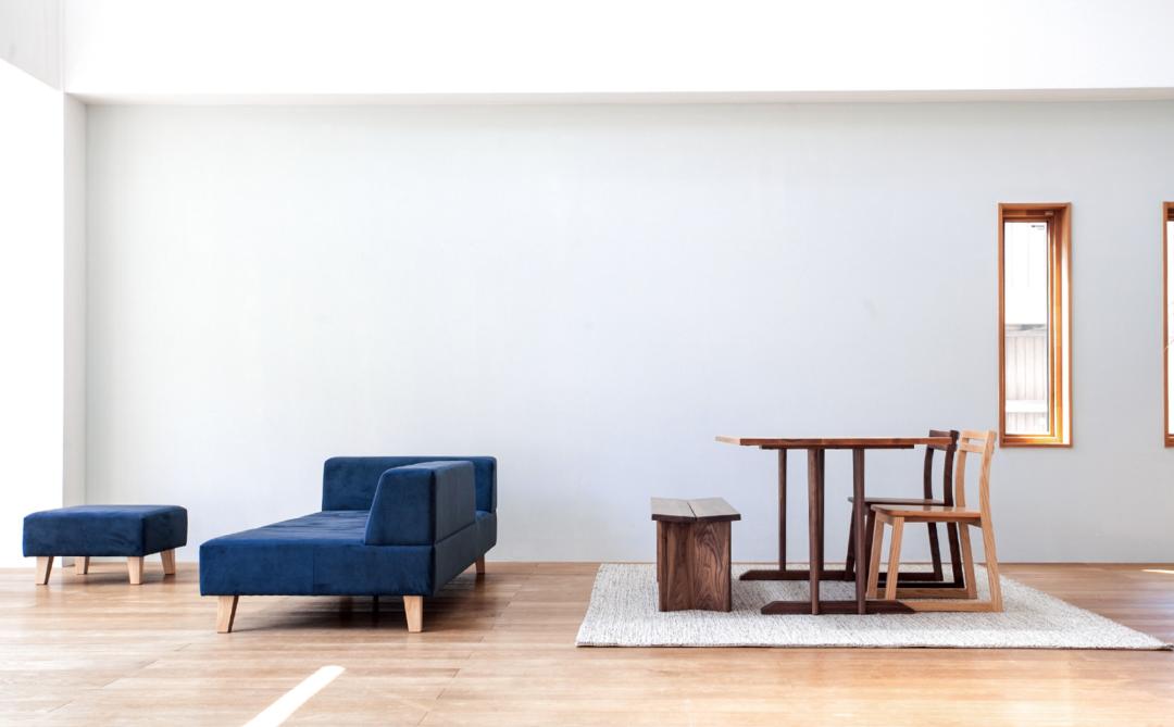 我用沙发把家里5口人分开后……家人感情反而升温了