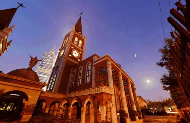 上海太魔幻！最高一套8000万，戴口罩排队抢豪宅，竟然打起来了！贫穷又限制了我的想象