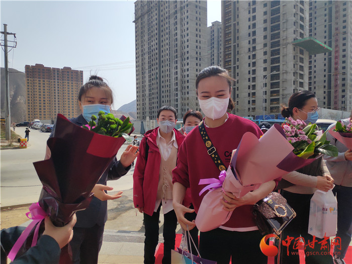 致敬白衣天使,致敬白衣天使免费学车