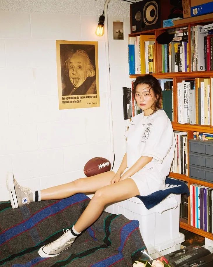 配饰狂|杨幂的终极时髦秘籍，10块钱帮你给腿整容