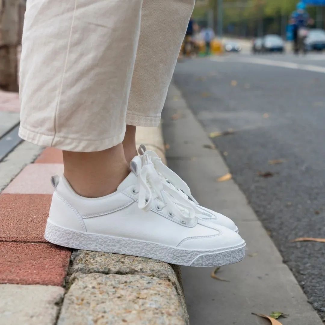 百年老牌的小白鞋,英国小白鞋免鞋带