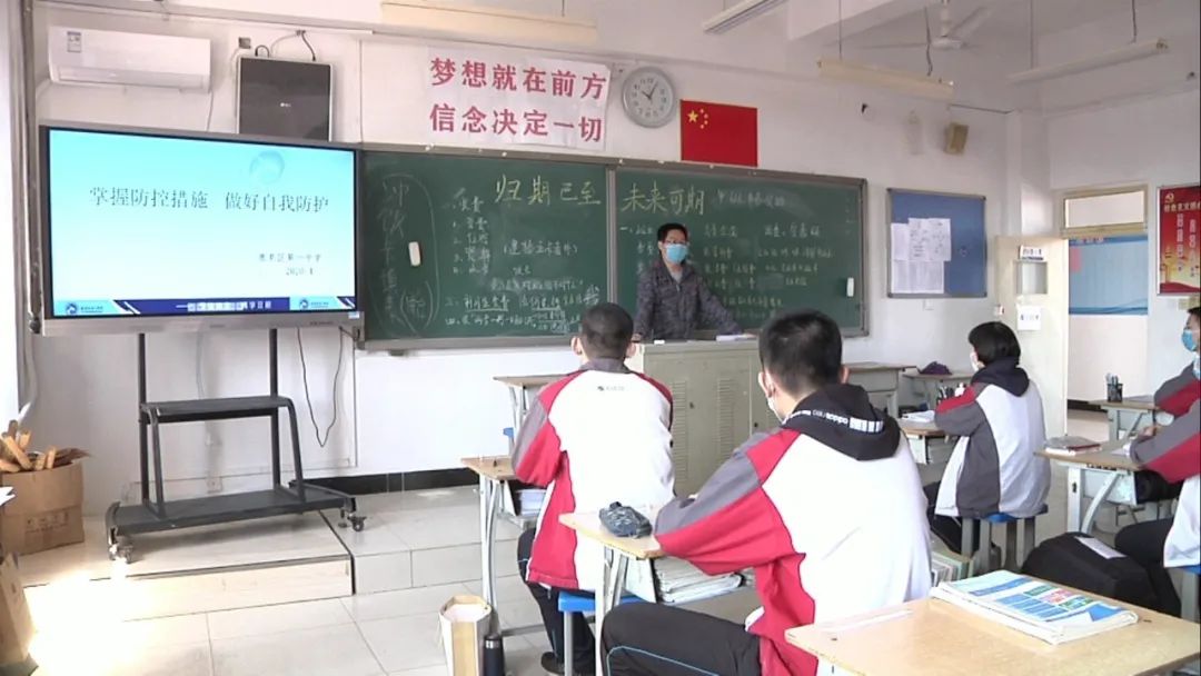 现场直击开学第一天！春风十里，不如学校有你~