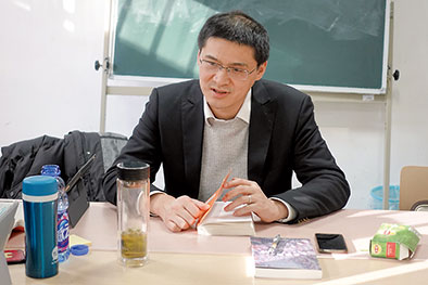 罗翔老师是专门讲刑法的吗,刑法老师罗翔简历多大