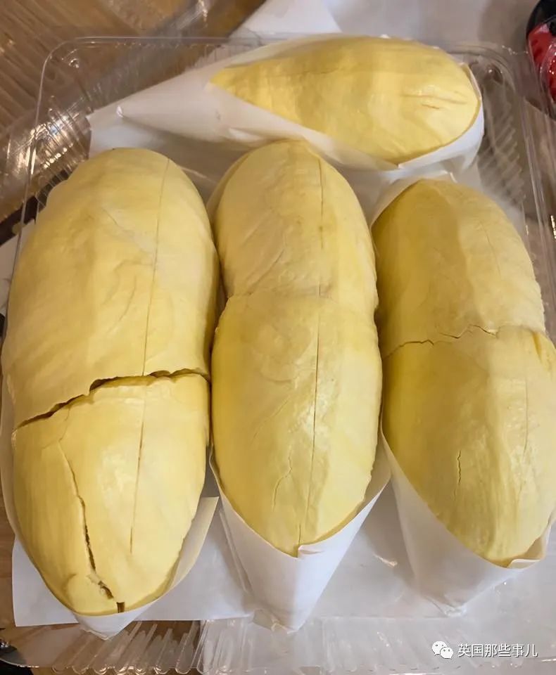 泰国健身教练赤膊卖榴莲走红,泰国健身教练榴莲