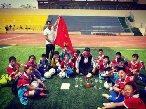 秦汉新城这群十几岁的农家娃有一个足球梦……