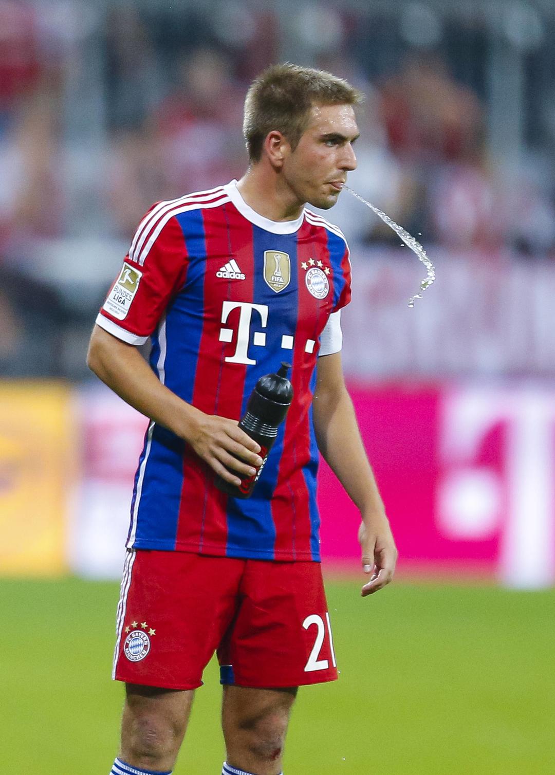 球员吐口水要挨黄牌了?专家:虽是习惯还是能控制住