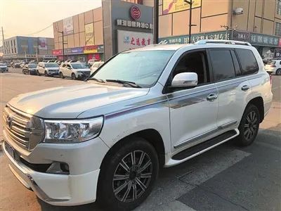 二手车贷被收取1.7万服务费,买二手车贷款被坑怎样能维护权益