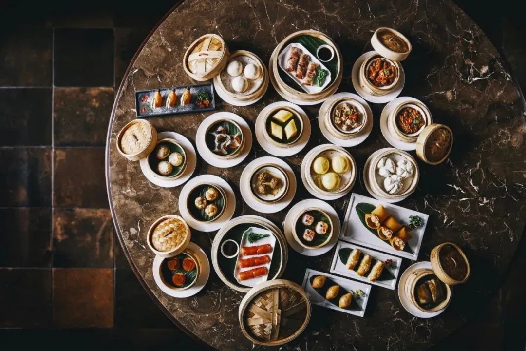 不热不堵人不多,城中开房度假难道不够爽吗?丨寻味