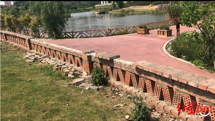 小孩在自助餐厅摔伤谁负责,孩子在餐厅滑梯受伤怎么维权