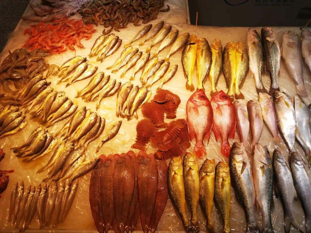 杭州凤起农贸市场的雪景酥鱼,凤起农贸市场李记酥鱼