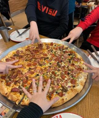 不想一本正经就捣蛋,不想搞学习就想吃喝玩