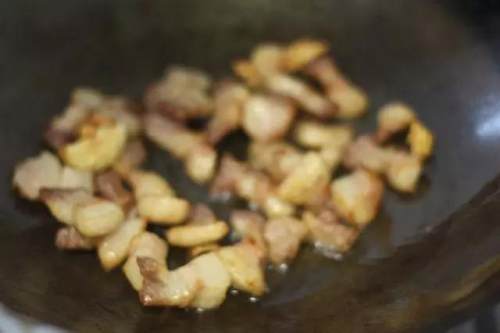 肉丁豆干炒酱家常做法,豆瓣豆干炒肉的做法