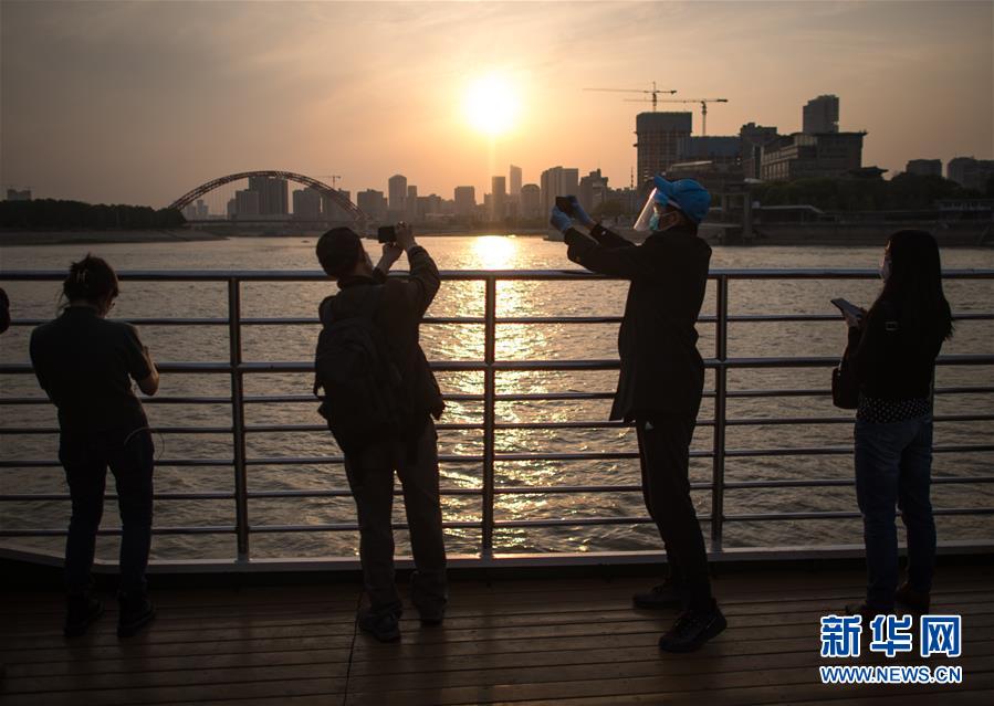 习*平近**总书记关切事丨疫情防控不减压复工复产正加速