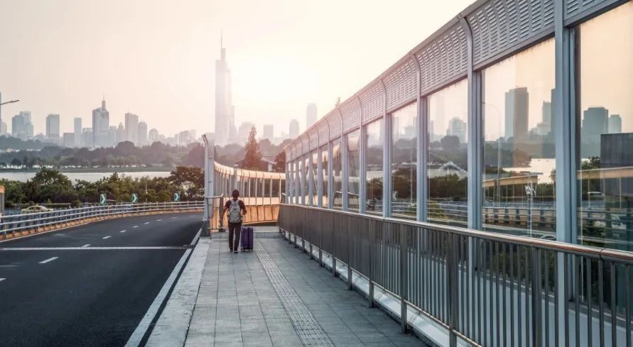 Q币充值平台“自动”退钱？发现bug的他们组团“薅羊毛”，眼看涉嫌犯罪……