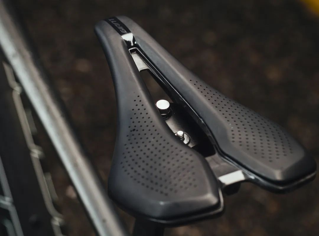 捷安特2023款TCR价格表,捷安特ocr和tcr区别