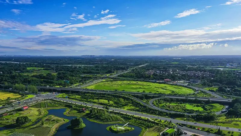 新津这边晚上有没有好耍的地方,新津有哪些人少且免费的旅游景区