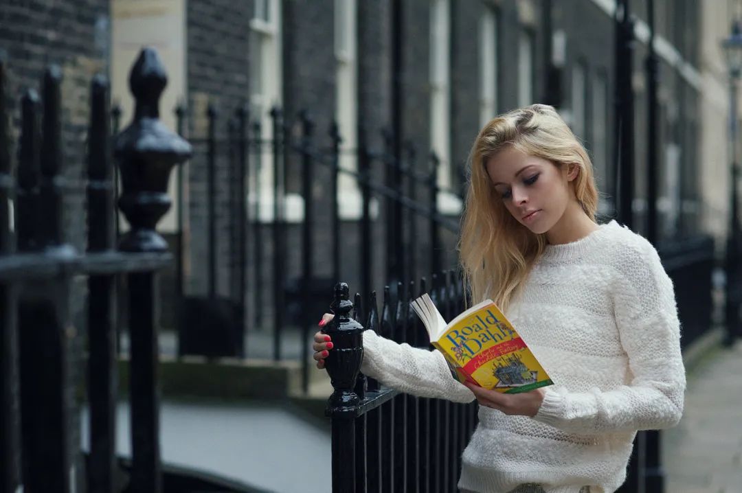 聚会短句精辟幽默句子,男人精辟高情商幽默句子