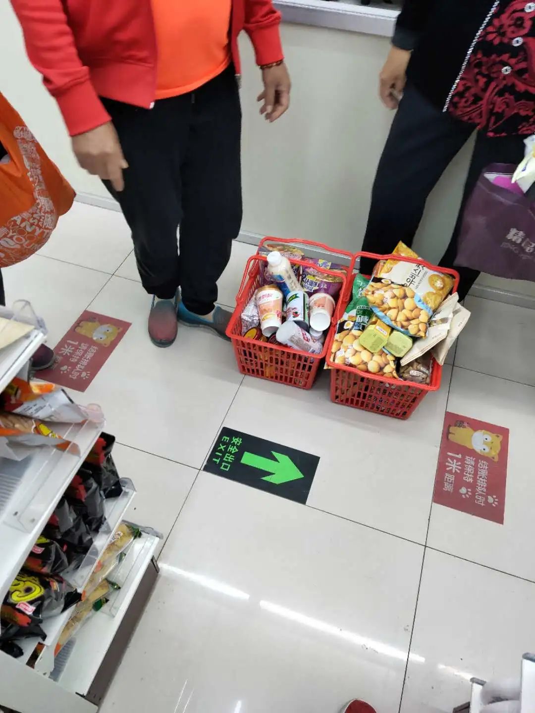 探访北京全时：全场6折引大妈疯抢，店员刚知停业安排