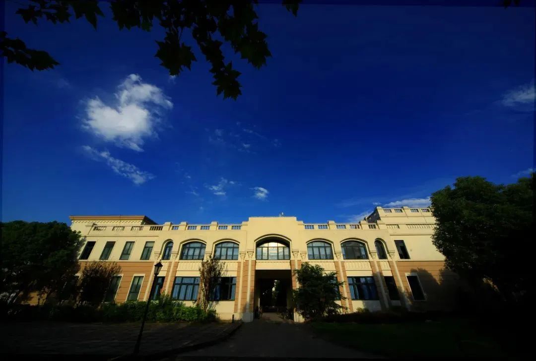 直播带你了解上外新传！上外“享”你，学长学姐说：“新”火相“传”，传播世界