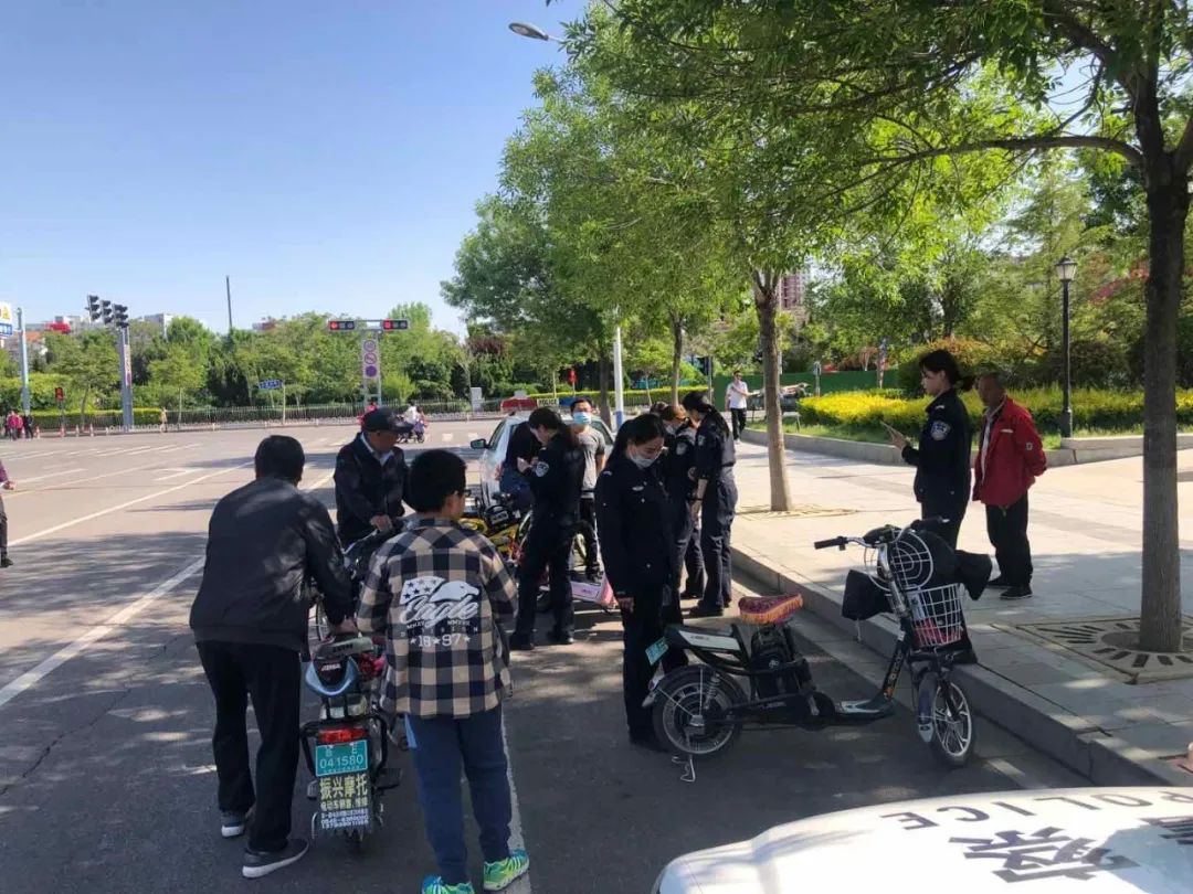 @电动车车主集中挂牌延期至8月31日9月1日起无牌电动车不能再上路了！这些地点都能挂！