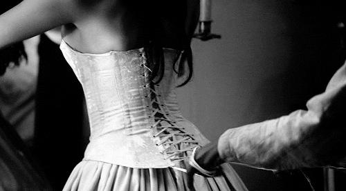 【体育保健康复委员会】束腰？还是健身届的“裹脚布”？