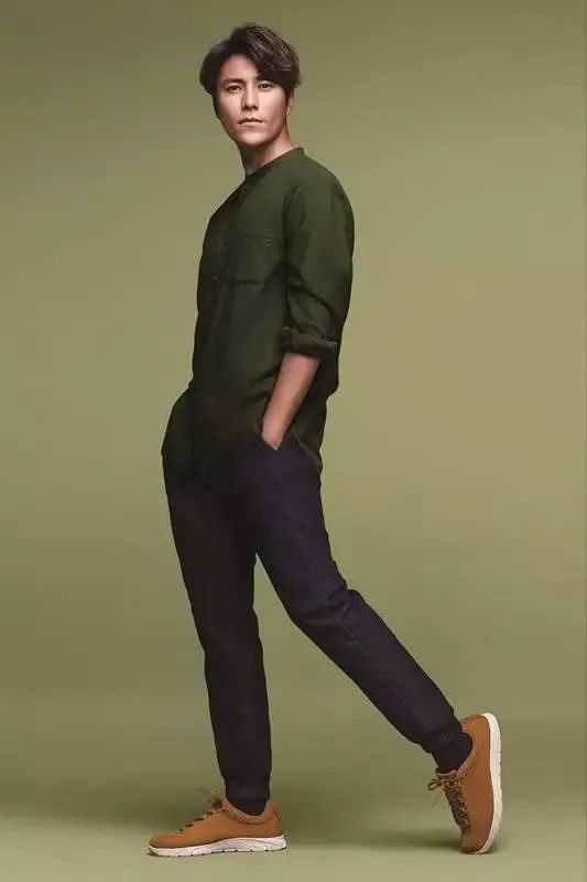 优衣库里的雷佳音是真的吗,雷佳音与优衣库解约