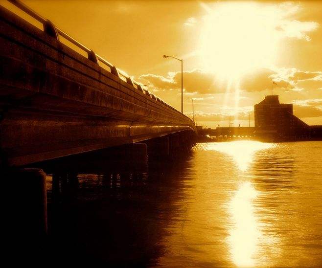 人只有在落魄时才知道谁好谁坏,人只有在最落魄的时候能看清谁