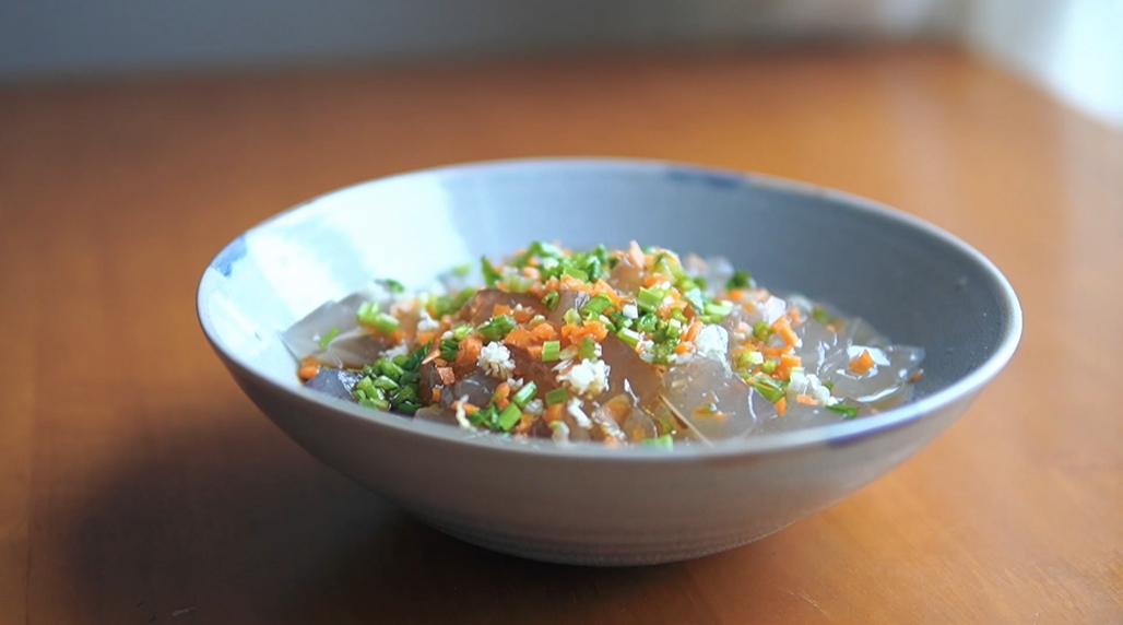 均温20℃的海滨老城，紫色泡桐花美得像国外，现在去性价比超高