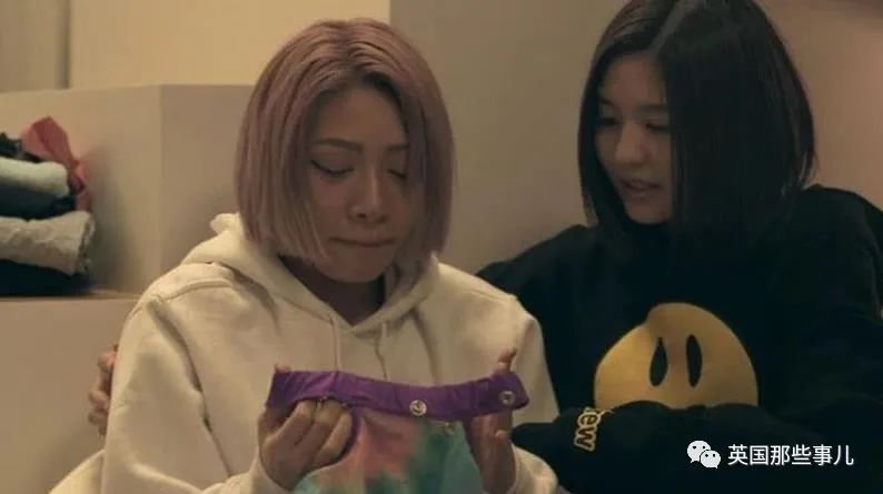 22岁的摔角女星自杀身亡。这背后，又是一场网络*力暴**的悲剧