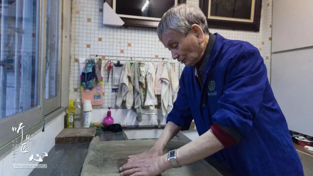 他笔下的金鱼一尾10万，灵动如真“气死猫”