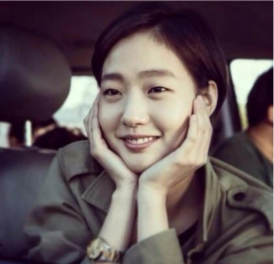 曾因长相被骂到注销账号，这位韩国单眼皮女孩颠覆了我们的审美....